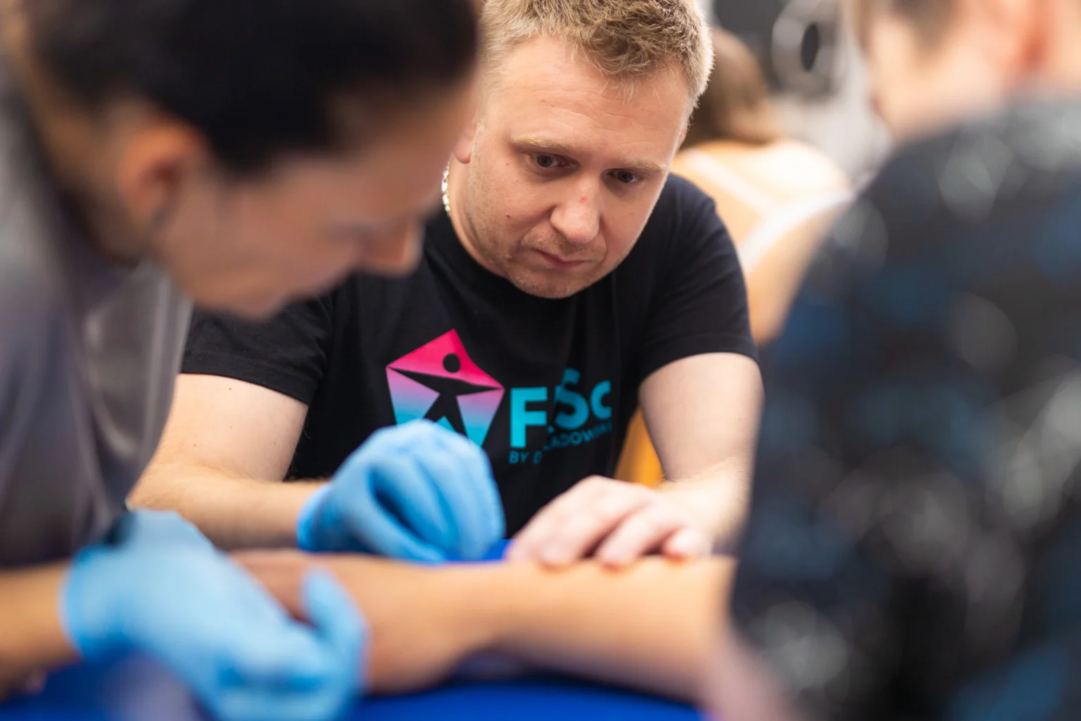 Fizjoterapia w pracy z blizną, jako łącznik tkanki z emocjami