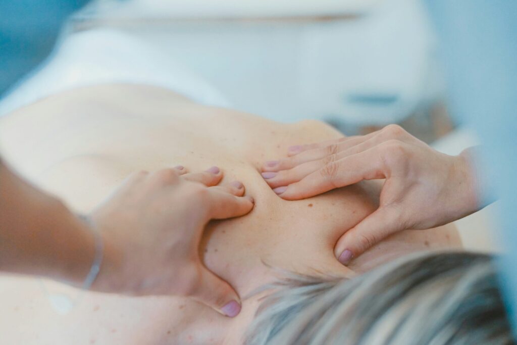 Masaż pleców, relaksująca terapia.